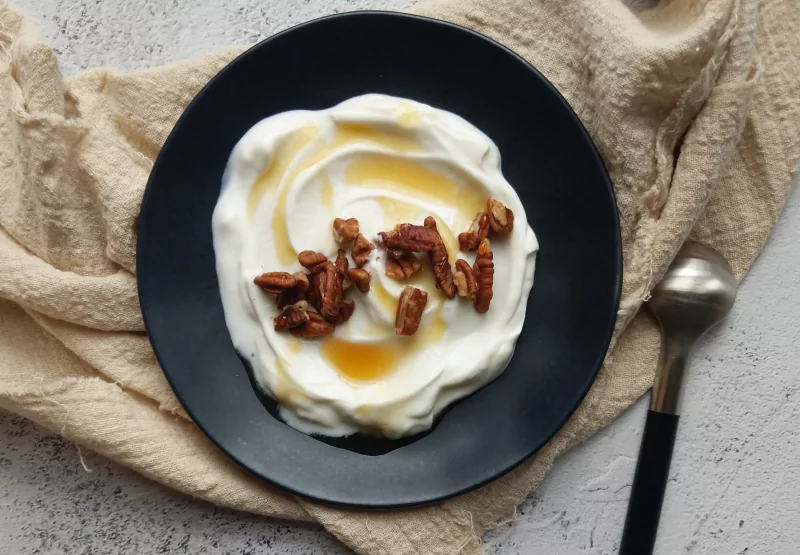 greek yogurt with honey and pecans
