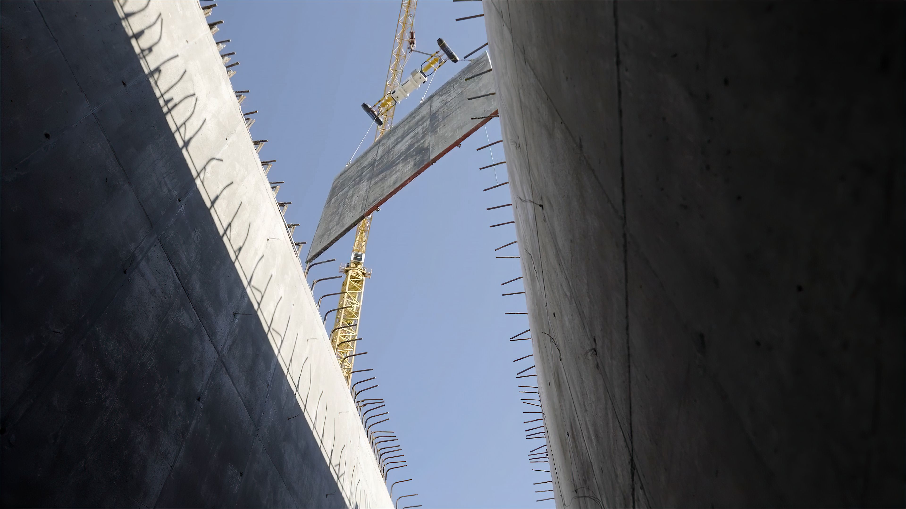Mastering The Giants: The Art Of Global Crane Construction - u0hut1z