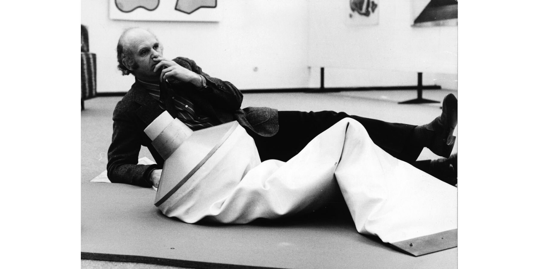 Oldenburg with Giant Toothpaste Tube at Städtische Kunsthalle Düsseldorf, 1970.