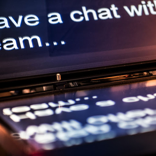 Teleprompter Teleprompter vs Cue Cards Your Path to Public Speaking