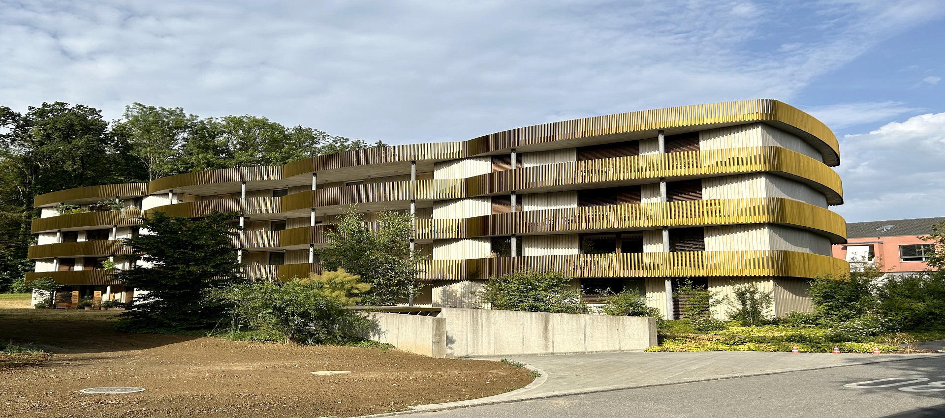 Eine Entkalkungsanlage in einem Mehrfamilienhaus in Aarau, Aargau stellt für ingesamt 15 Wohnungen weiches Wasser zur Verfügung.