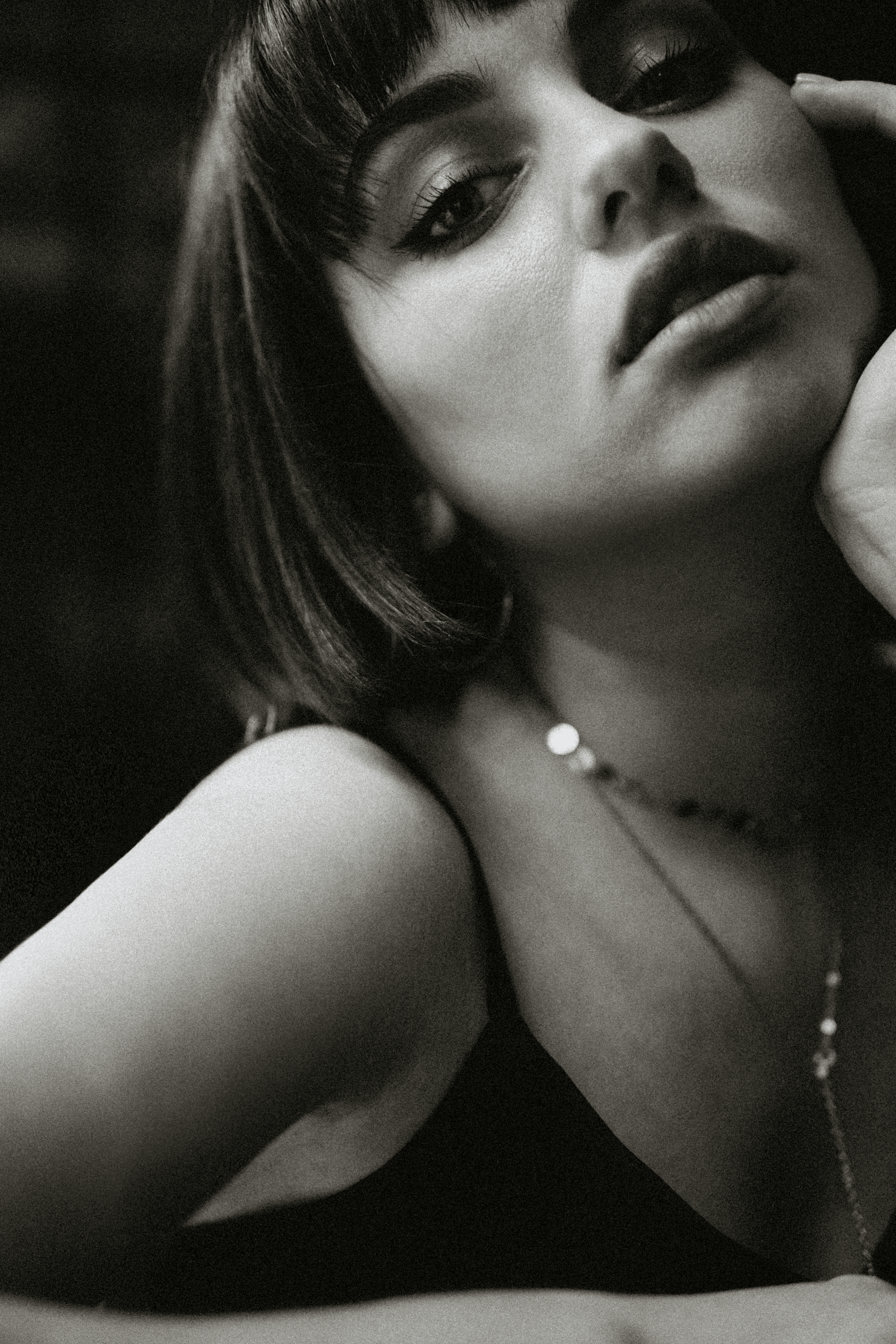 the apartment hair + consulting | coiffeur in luzern | roberto colori hairstyling | short brown hair styling inspiration