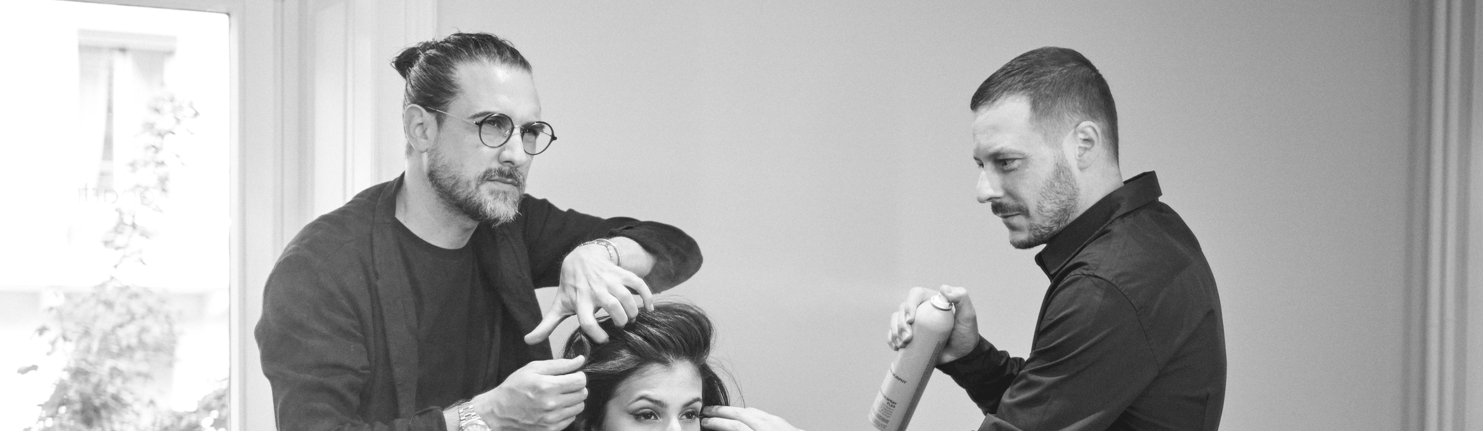 the apartment hair + consulting | coiffeur in luzern | team beim hairstyling | fotografie by nick soland