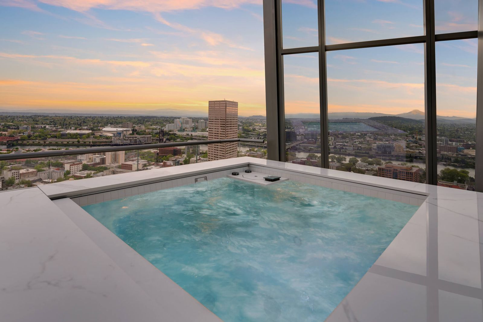 Snapshot of Penthouses With Jacuzzi Tubs