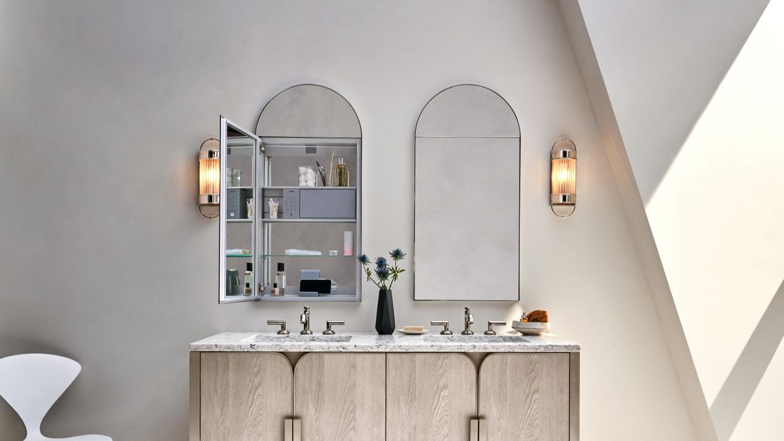 11 of the Best Medicine With Lights & Mirrors Robern