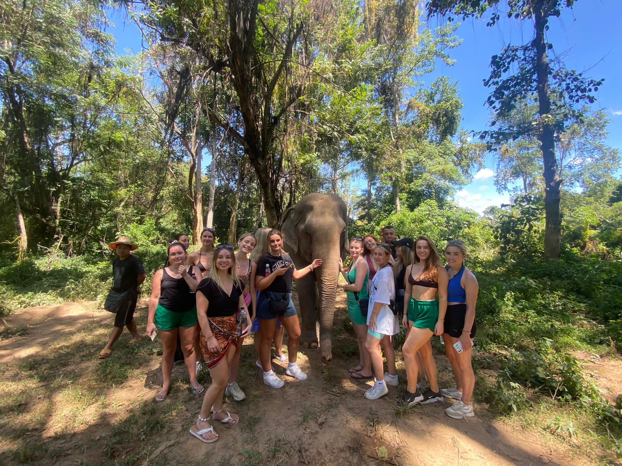 BEST SUMMER TRAVEL PROGRAMS FOR COLLEGE STUDENTS visual data 3