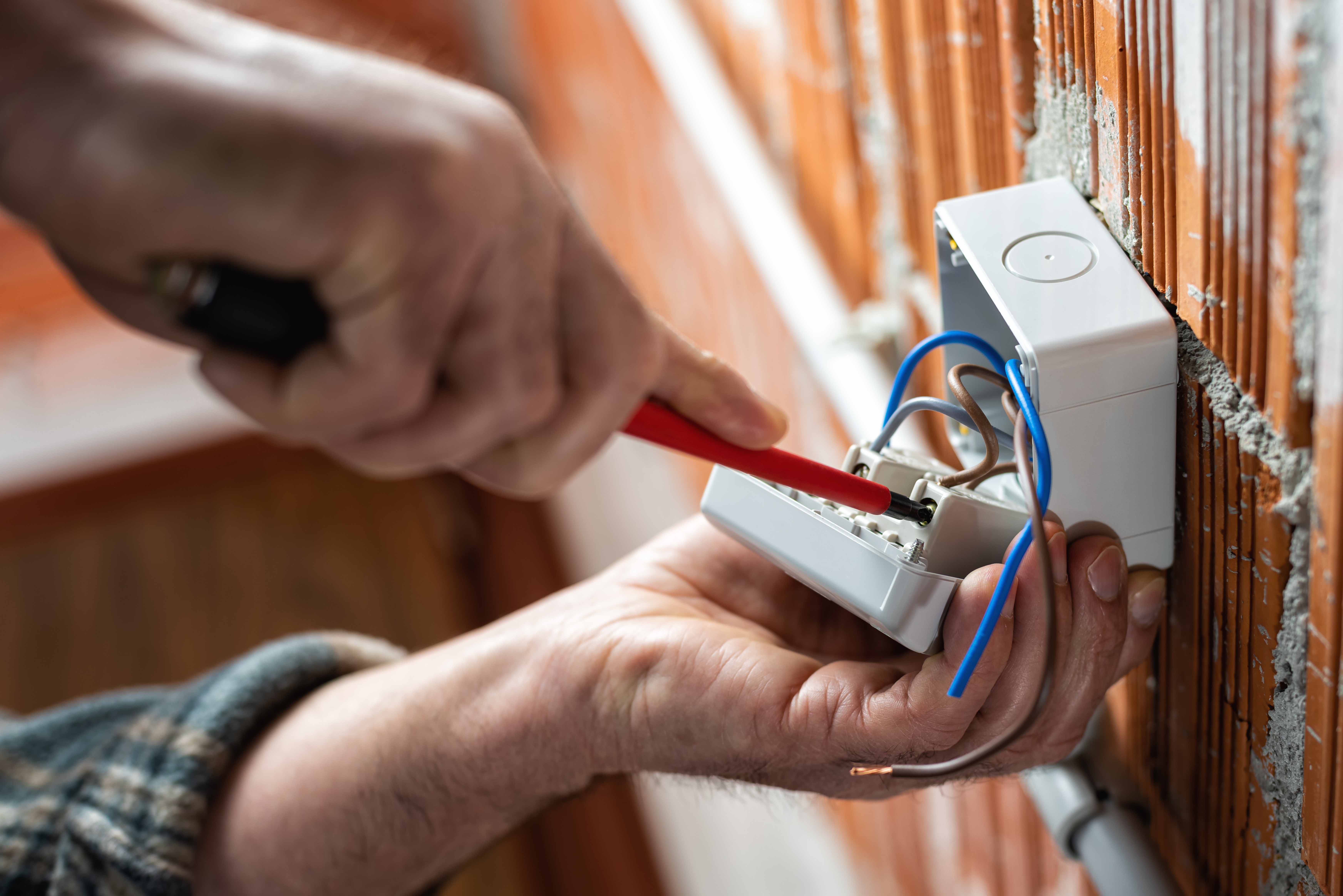 A detailed guide on electrician apprenticeships