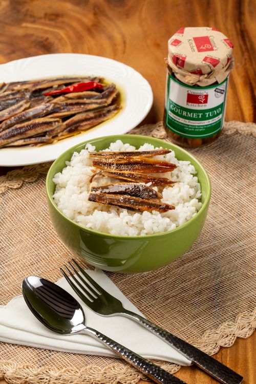A bowl filled with white rice topped with Tuyo
