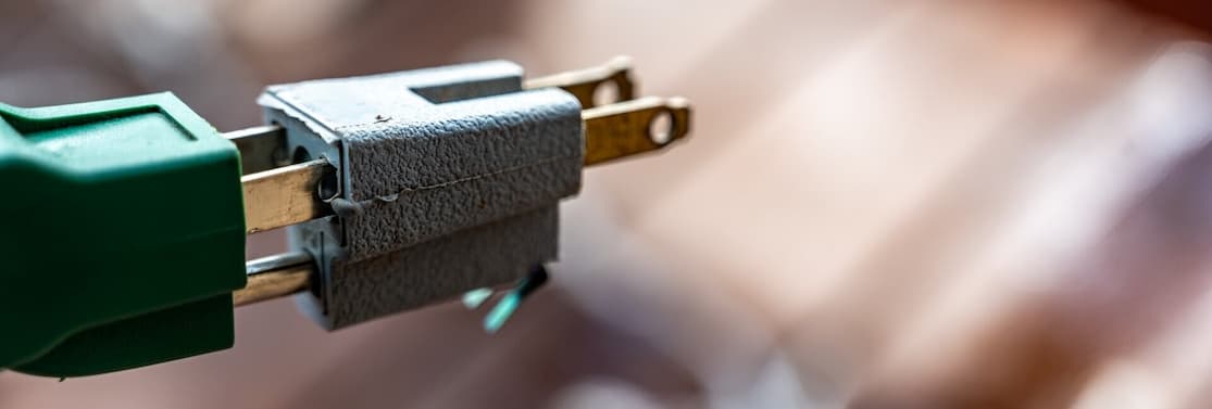 A grounding prong is used to avoid surges and current leakage