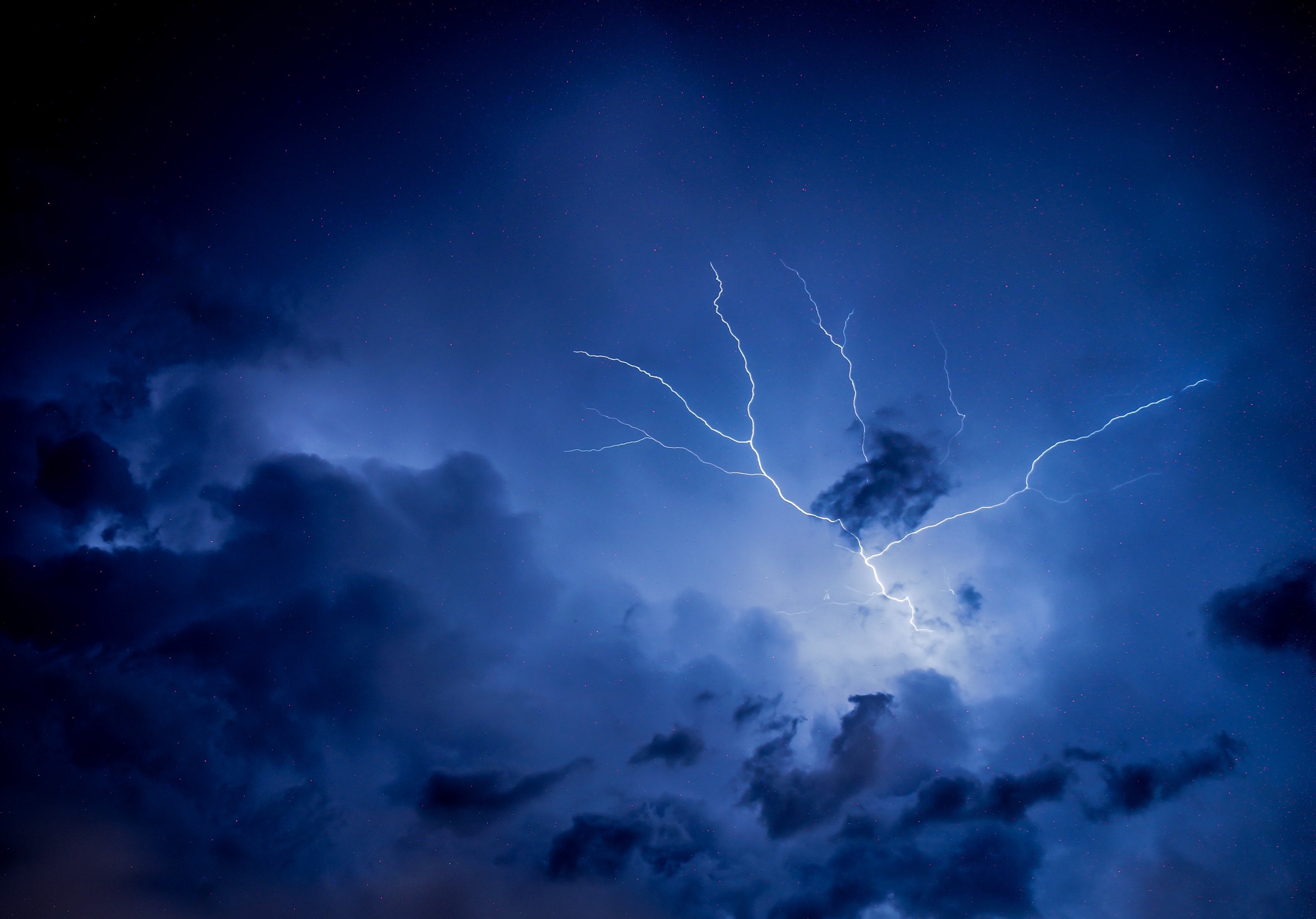 atmosphere-clouds-cloudscape-2531709-min