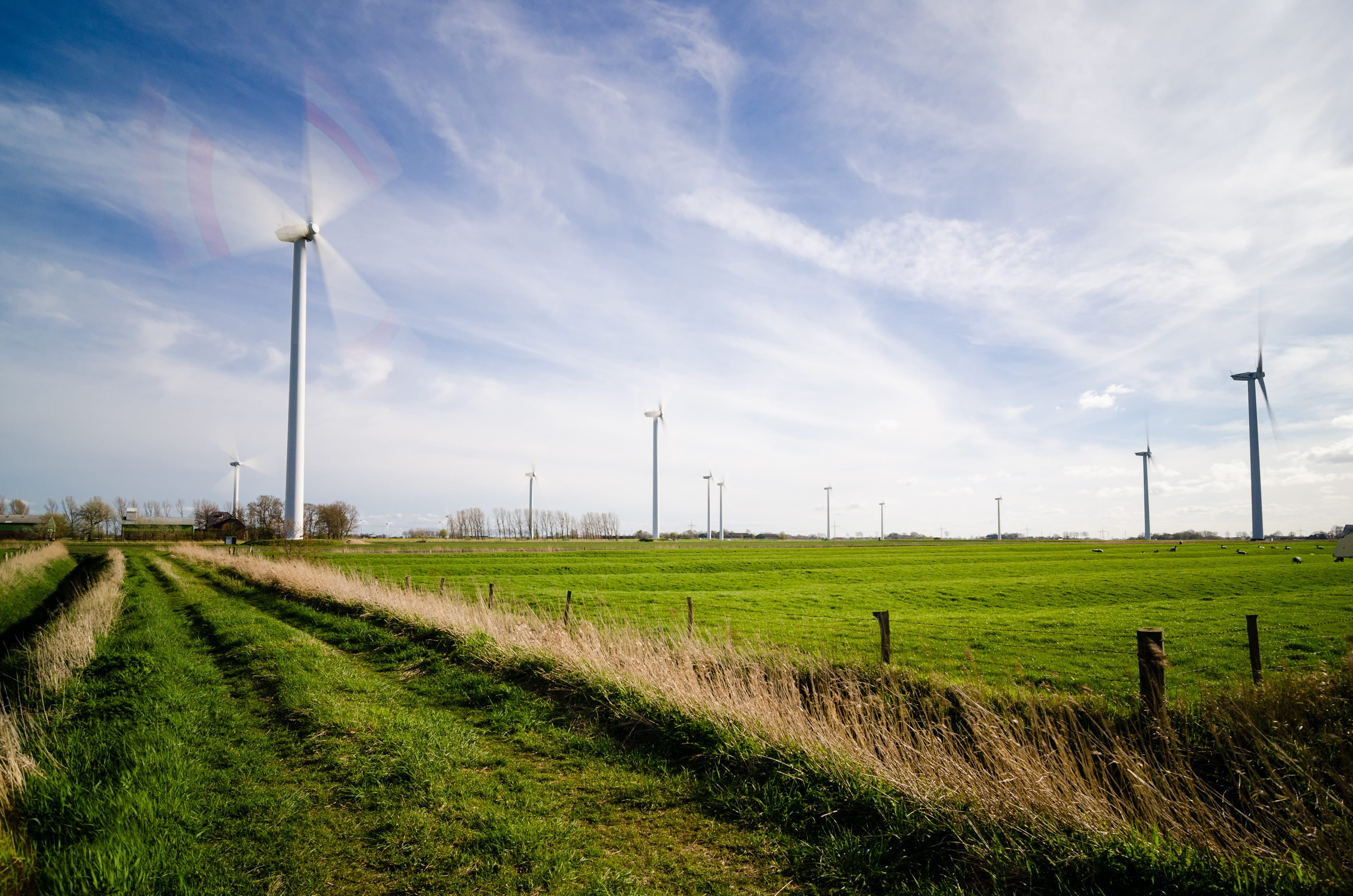 Spinning wind turbine (Pic source: Pexels)