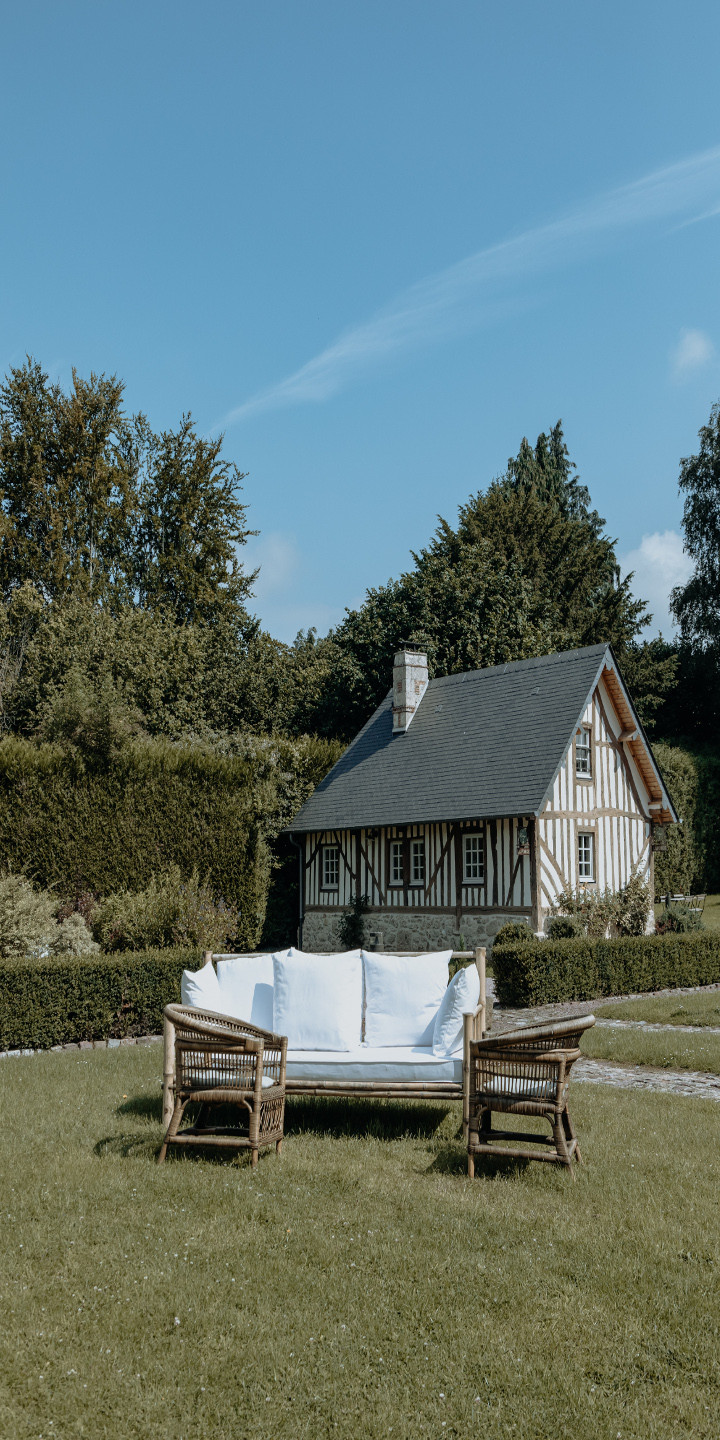 Salon en bambou extérieur Hôtel Les Manoirs des Portes de Deauville