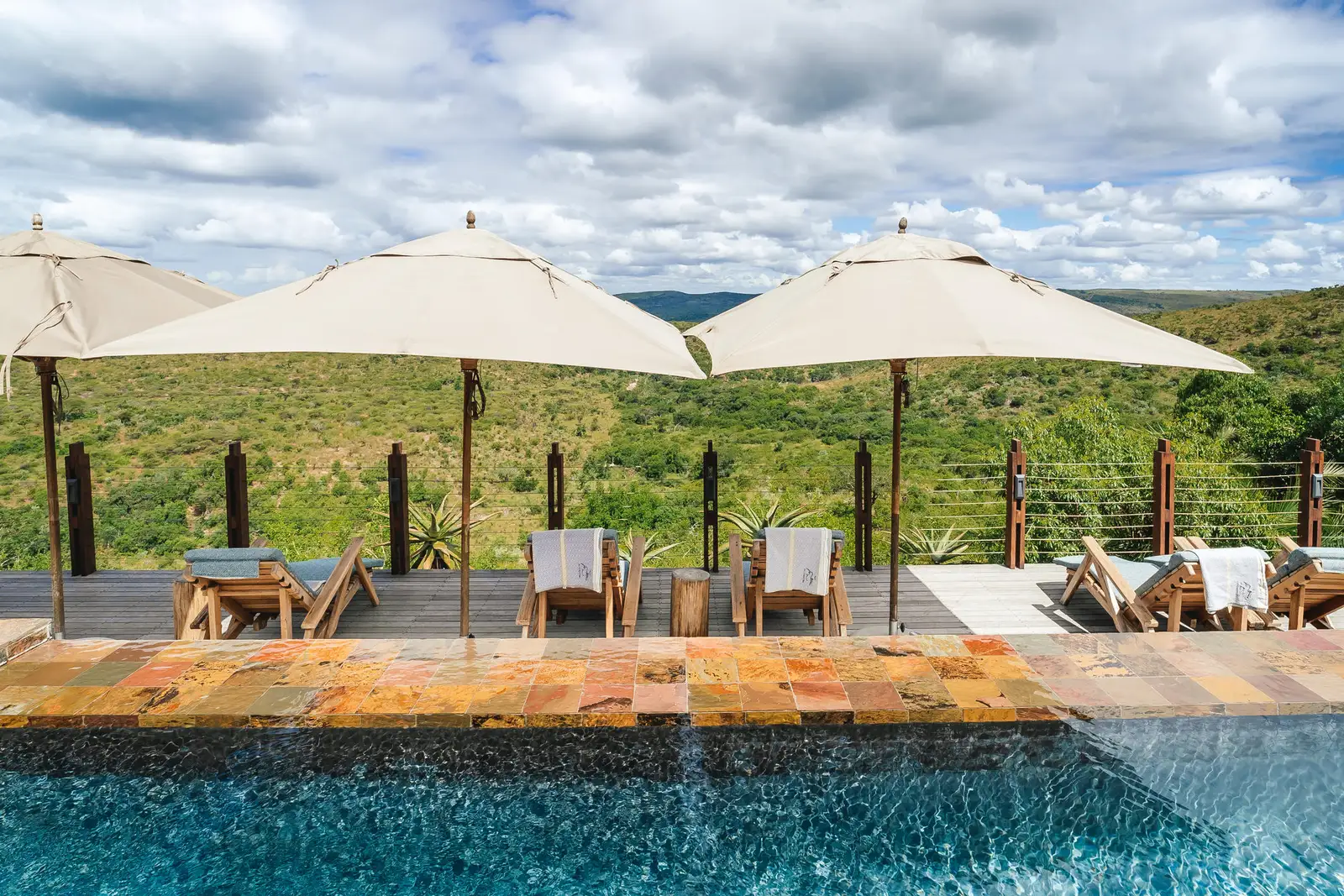 Rhino Ridge Safari Lodge - safari lodge in Hluhluwe Game Reserve ...