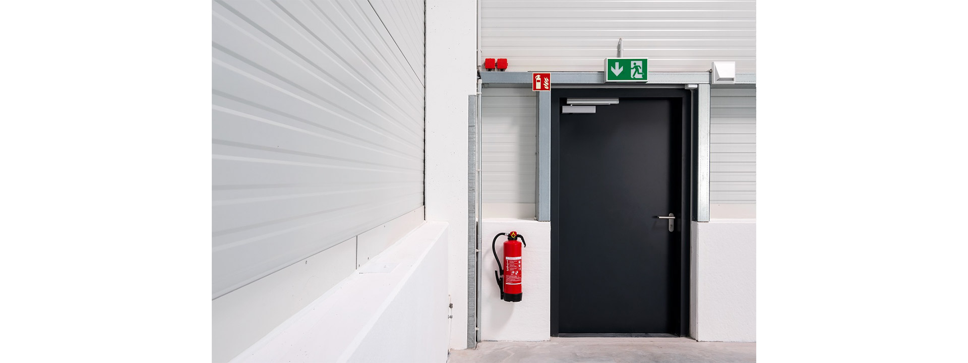 Tür-Fluchtweg-Rettungsweg-Brandschutz-Gebäudesicherheit-