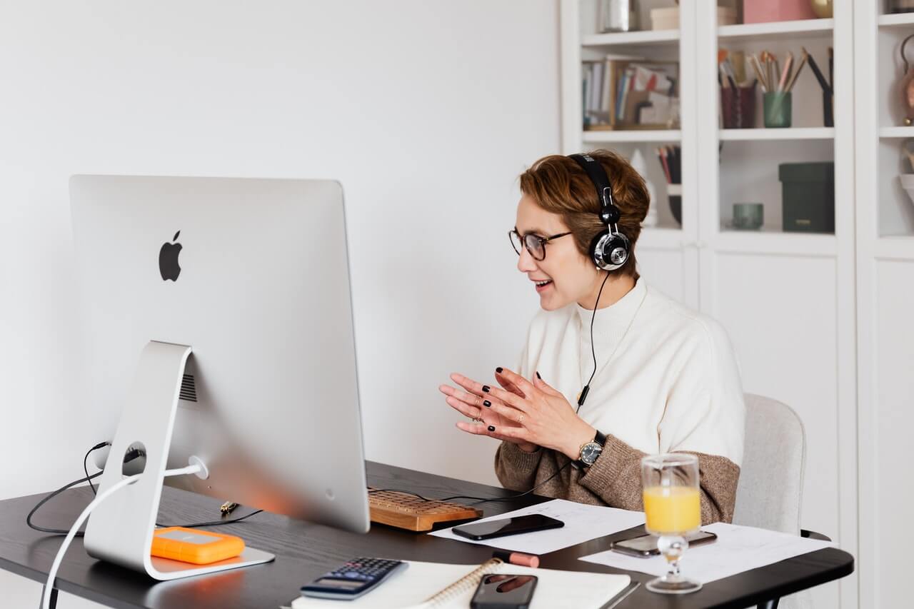 woman in front of a computer