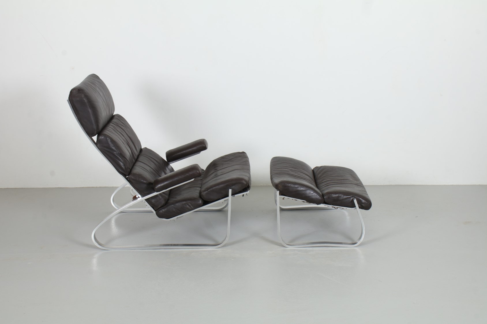 Sleek 1970s Aluminium and Leather NZ Designer Chair with Ottoman