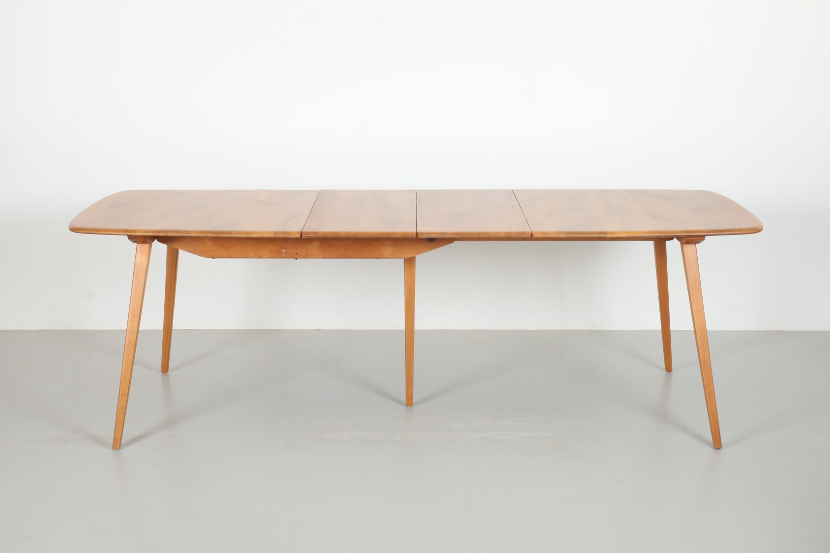 Lucian Ercolani Model 444 'Grand Windsor' Dining Table by Ercol