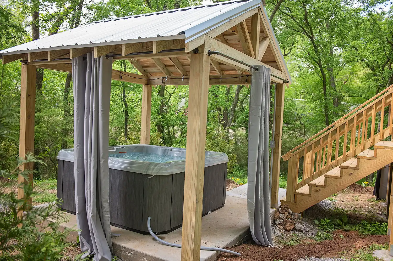 Jake Cabin Luxury Hot Tub Cabin Near Downtown