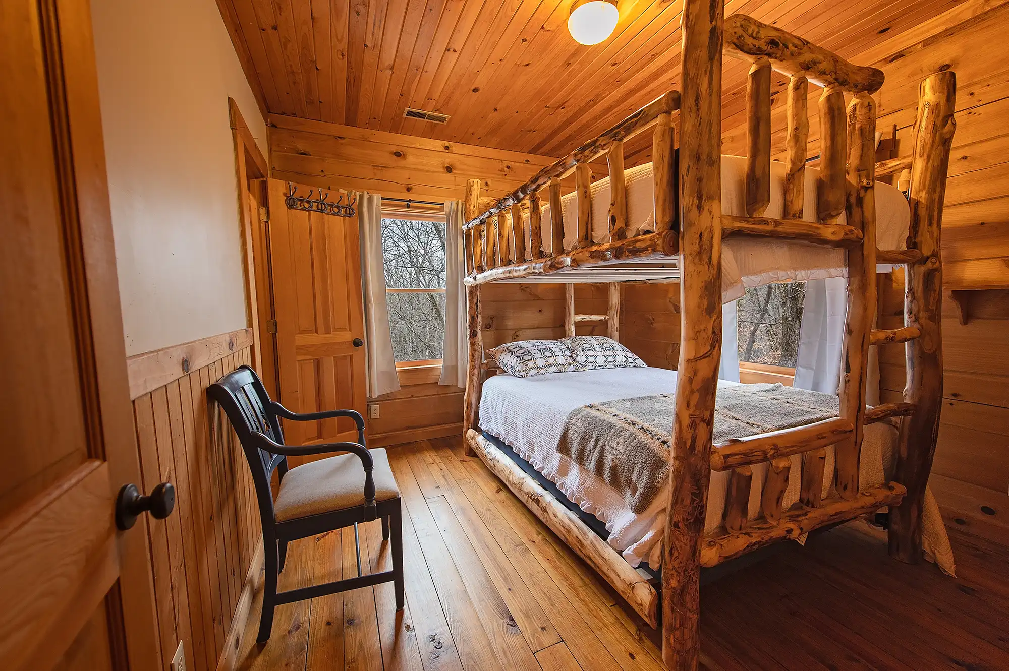 Chilhowee Cabin Ocoee Hot Tub Cabin Sleeps 10