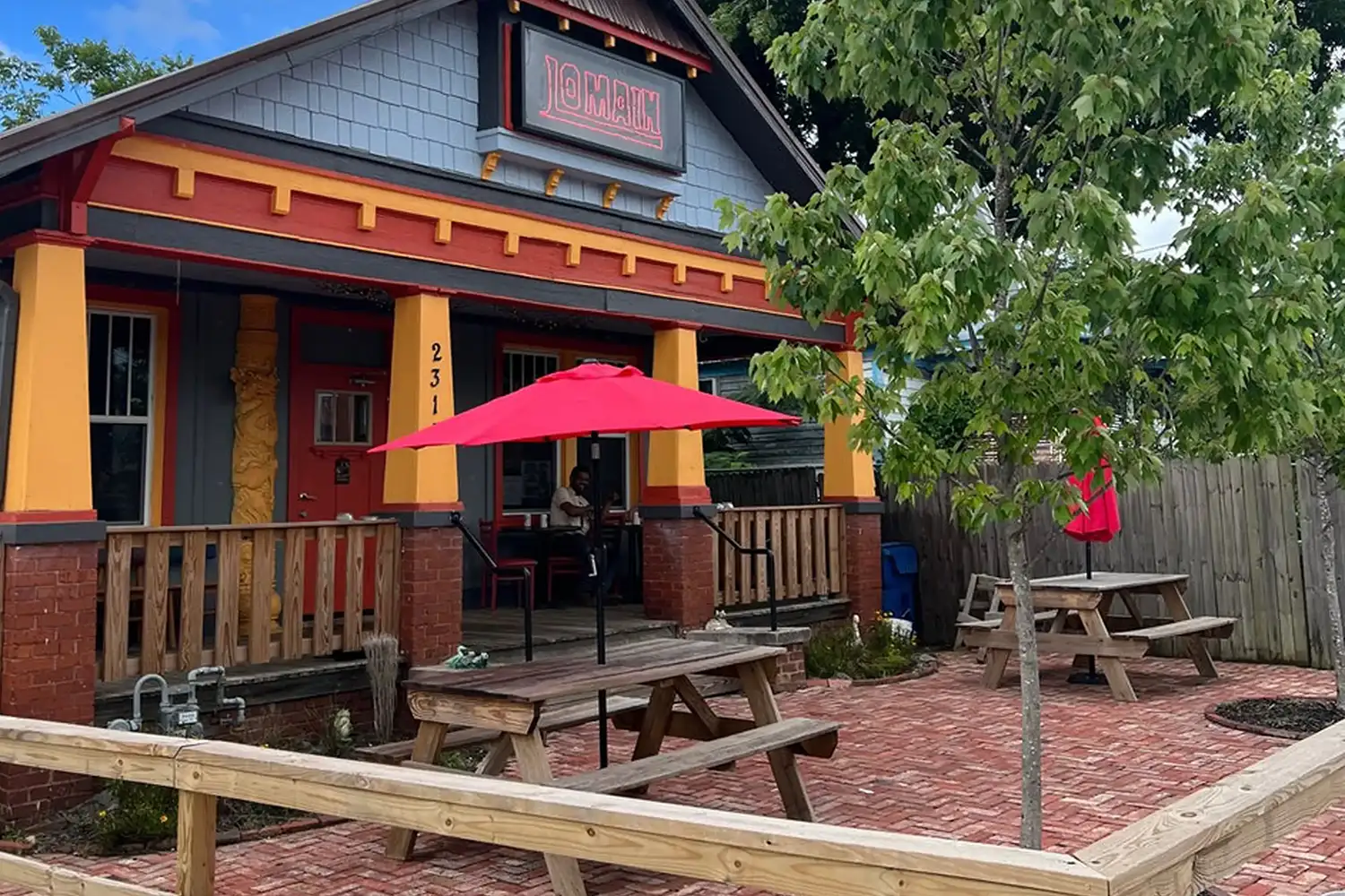 Bar in Chattanooga Lo Main