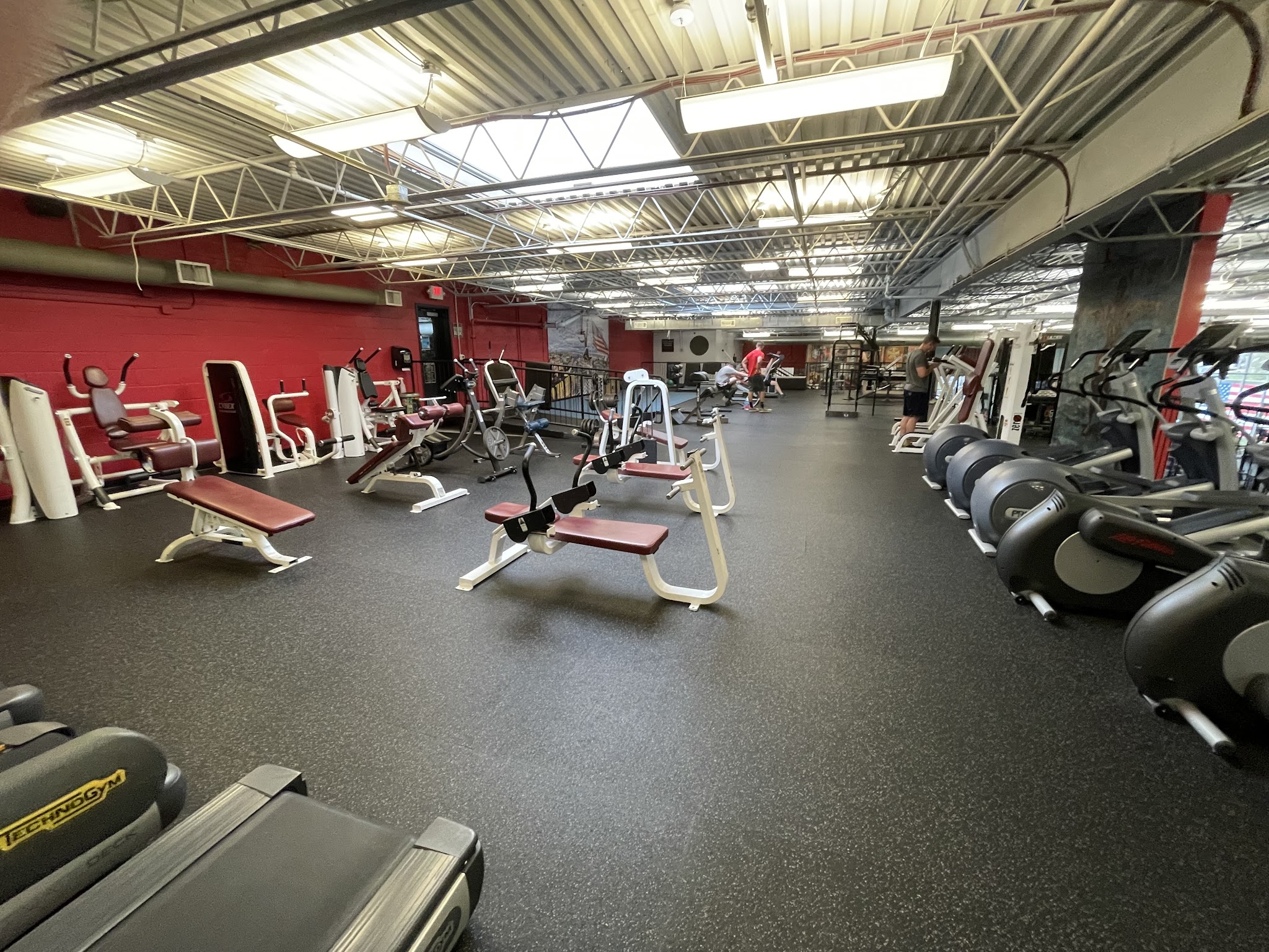 Is Gold's Gym Crofton a good gym? (Expert Opinion)