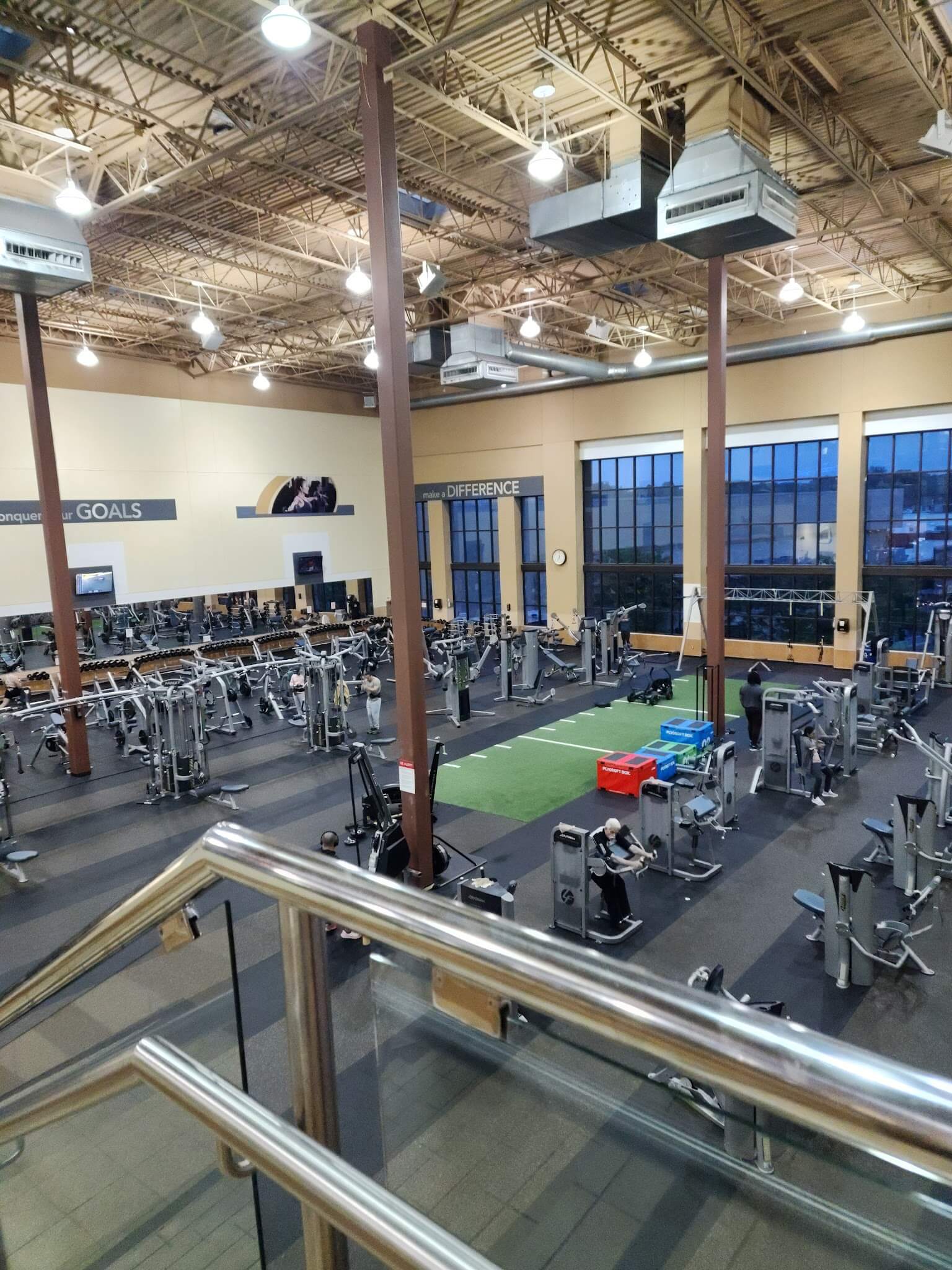 Is 24 Hour Fitness Nanuet a good gym? (Expert Opinion)