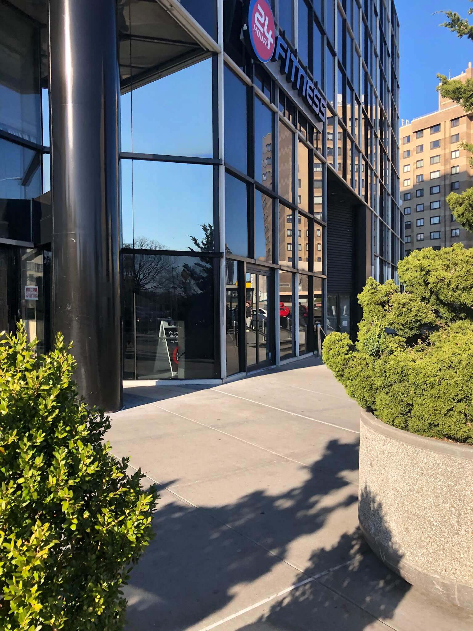 Is 24 Hour Fitness Kew Gardens a good gym? (Expert Opinion)