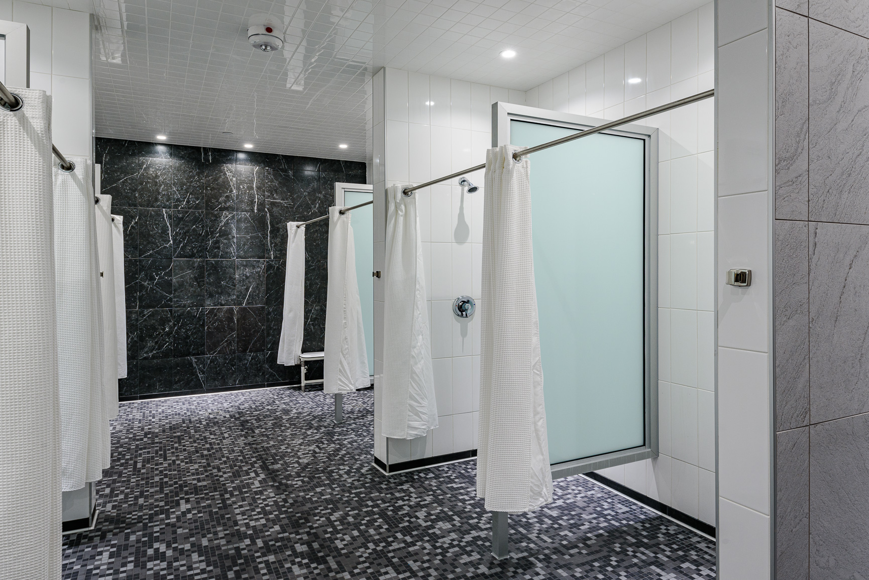 Gold's Gym Victoria Gardens