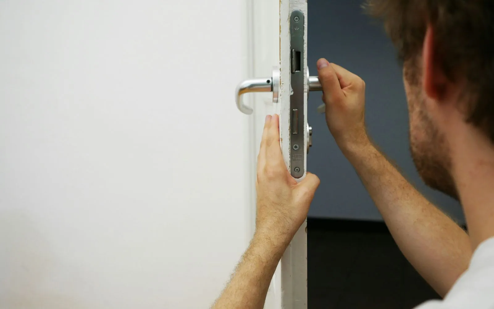 How To Open A Vending Machine Without Key How to Open a Vending Machine Without a Key - Vending Locator
