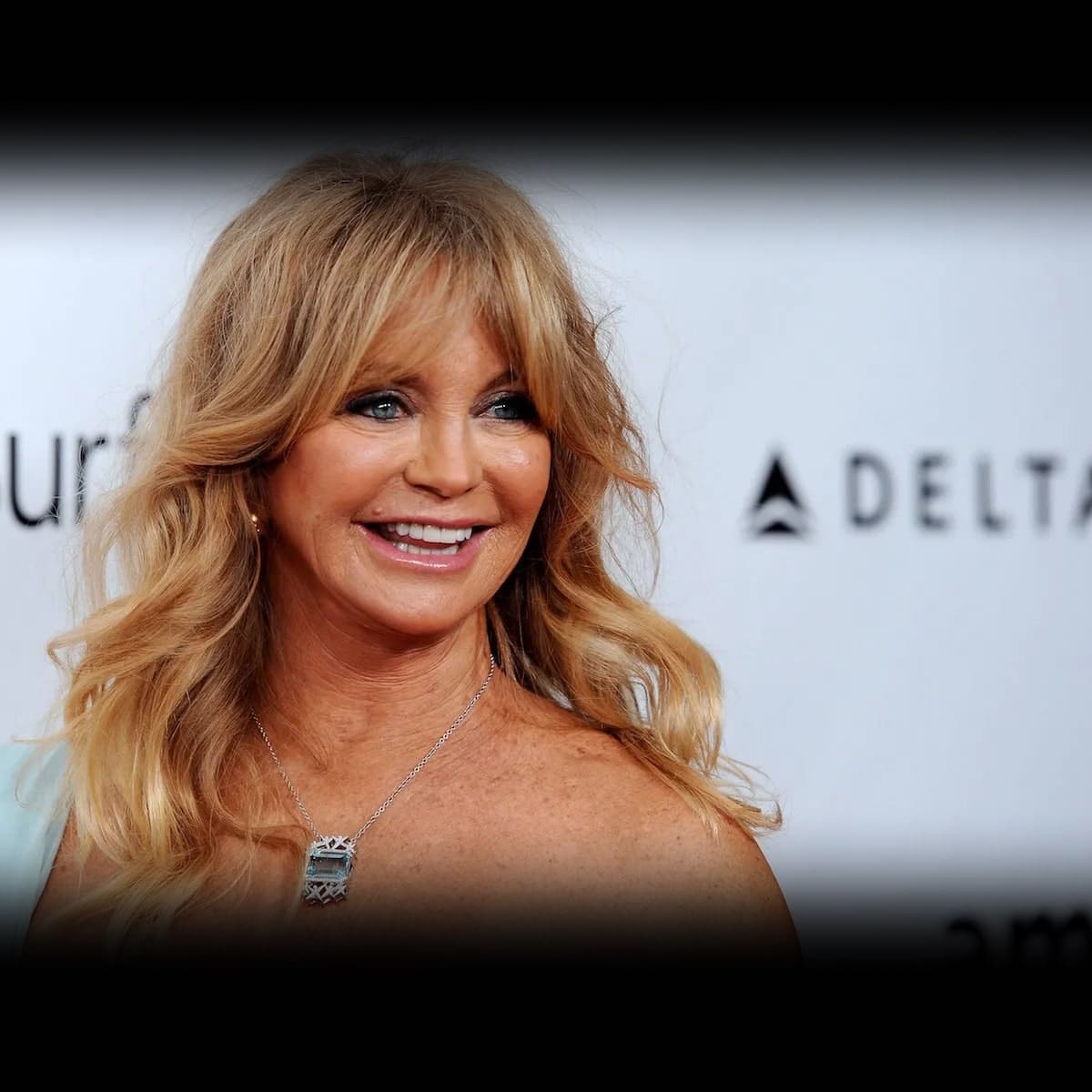 Goldie Hawn Age, Bio, Birthday, Family, Net Worth