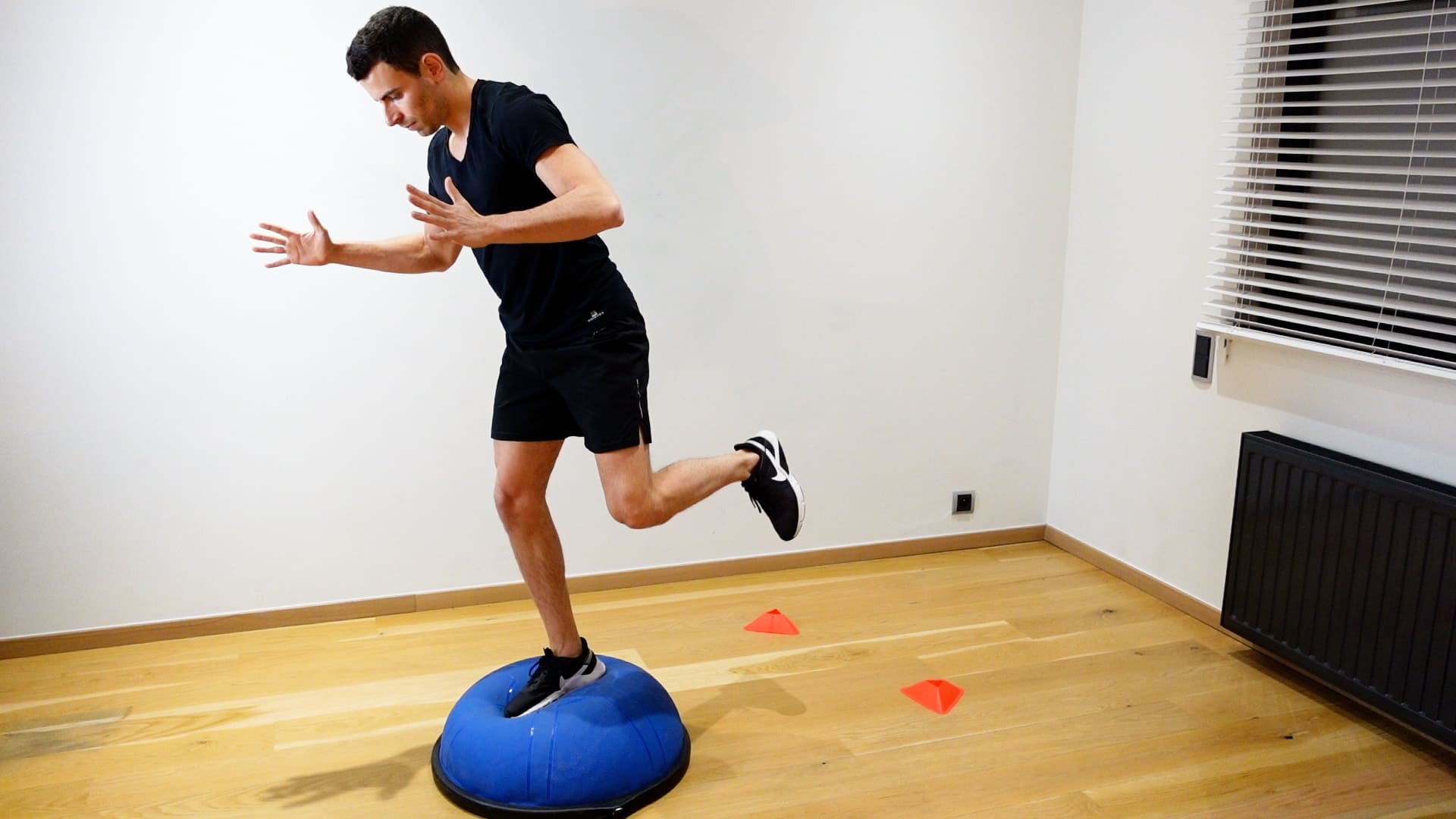 Vid o D exercice Saut Unipodal Avec Stabilisation Sur Bosu Vid o D exercice Saut Unipodal Avec Stabilisation Sur Bosu