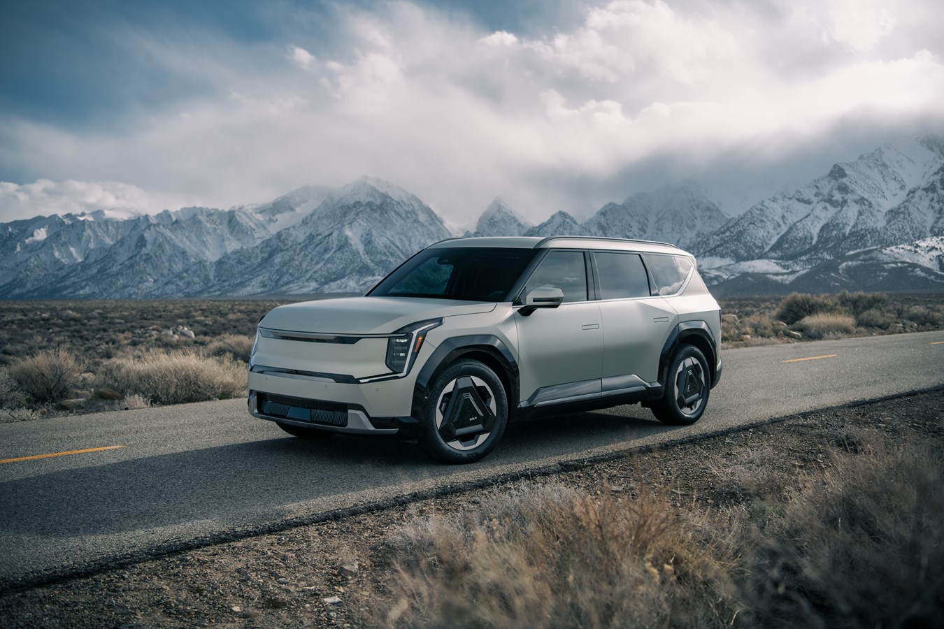 Explore the Kia EV9 Light Long Range RWD EV.Guide