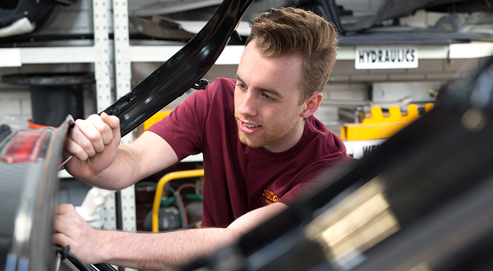 How To a Panel Beater Sheen Panel Service