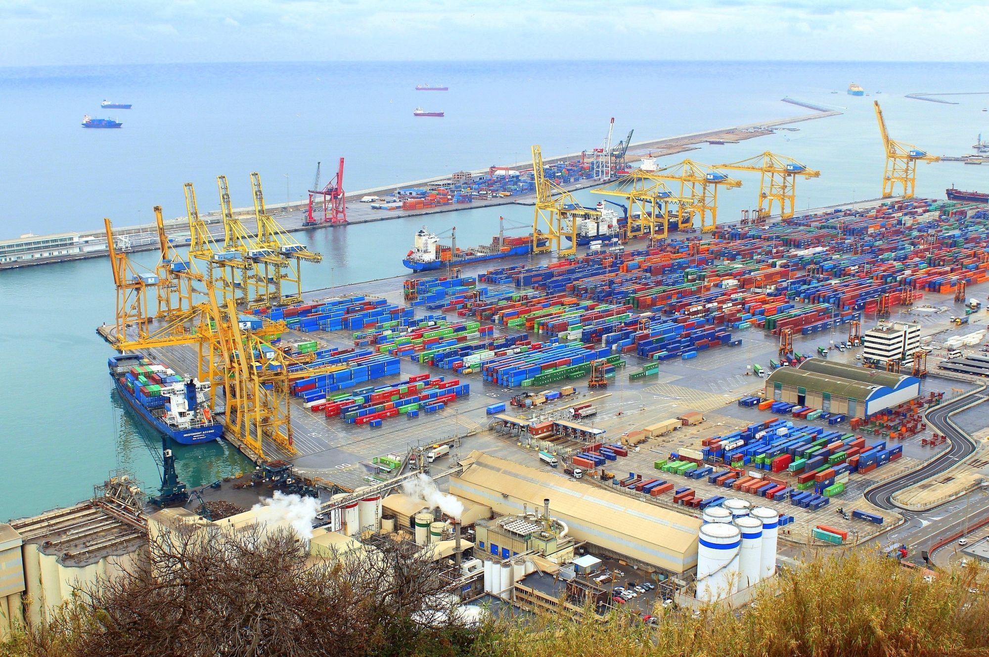 Покажите видео порта. Порт ильичёвск одесская область. Покажите видео порта. Лиепая город порт. Морской порт вентспилс.