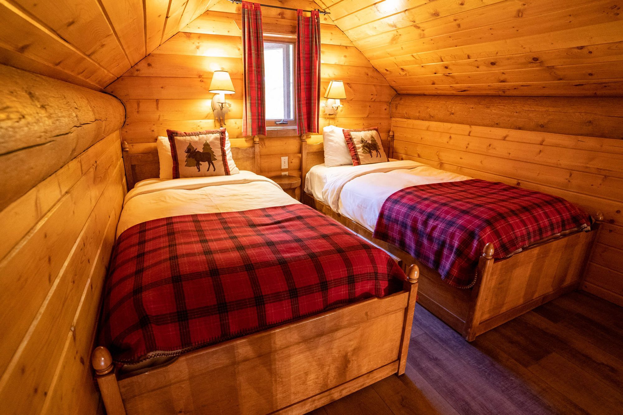 Cozy Mountain Hotel Baker Creek Basecamp Resorts