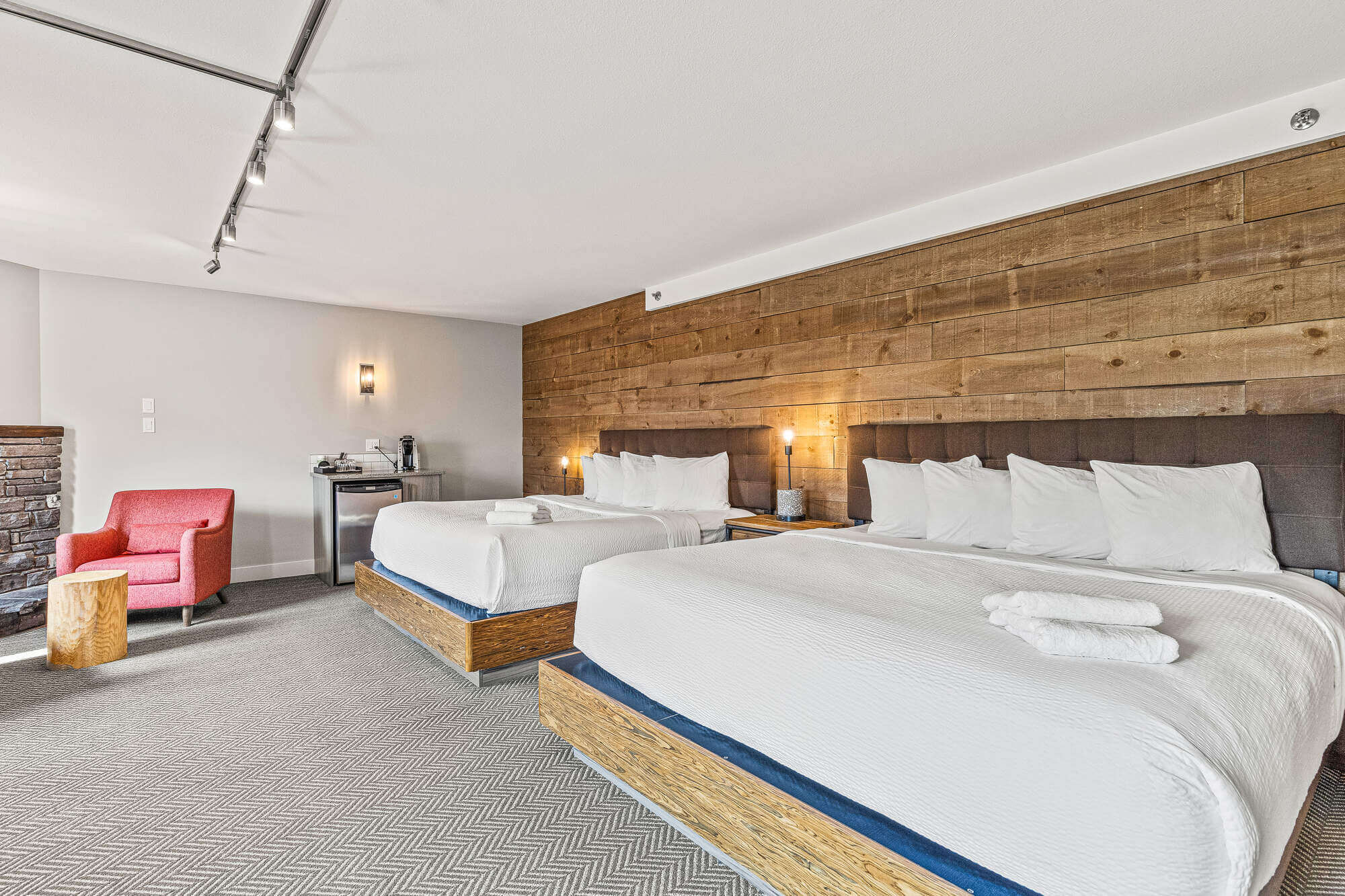 Deluxe Double King Room Basecamp Lodge Canmore