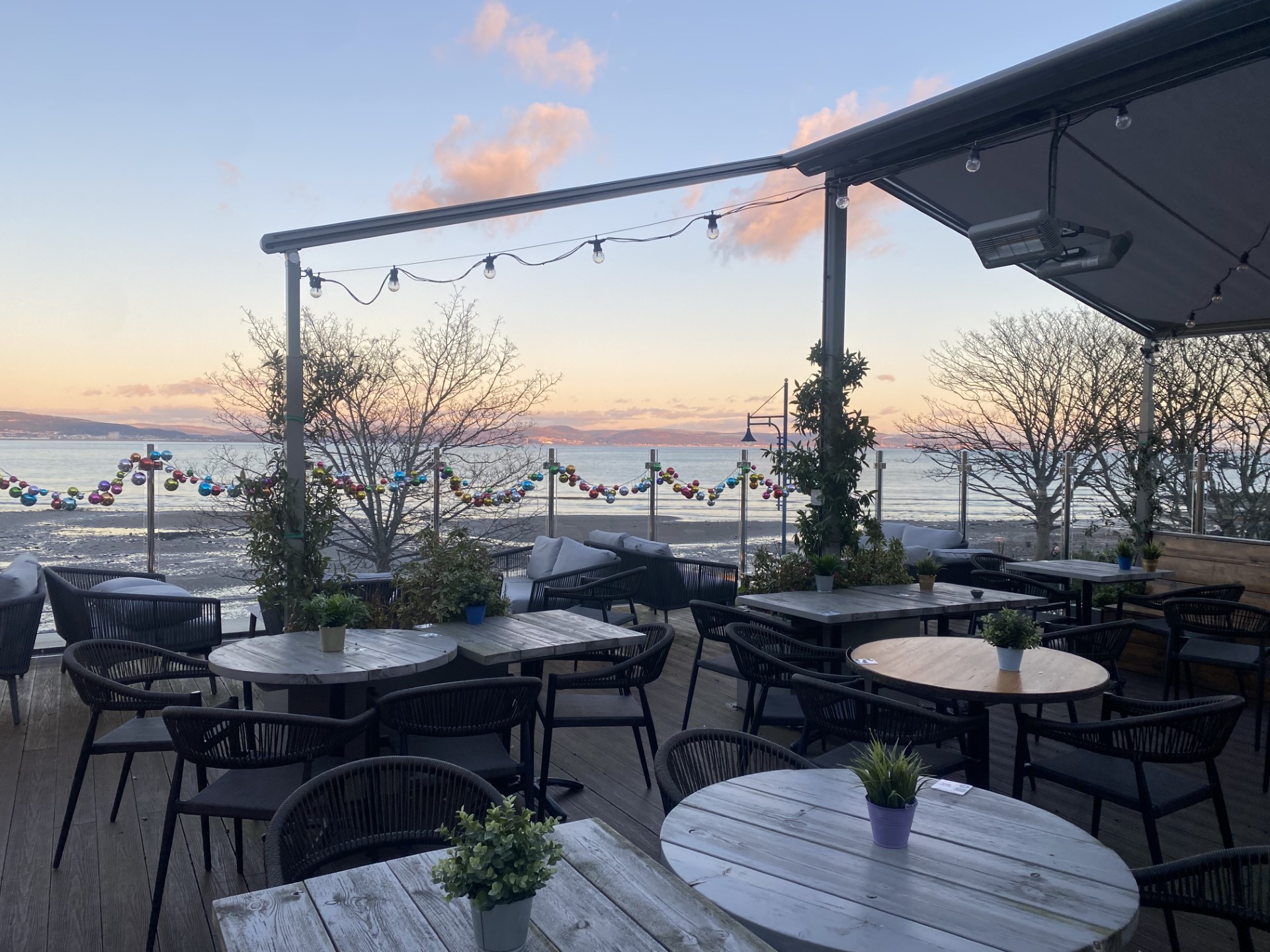 Oyster House Pub & Boutique Hotel in Mumbles, Swansea Bay