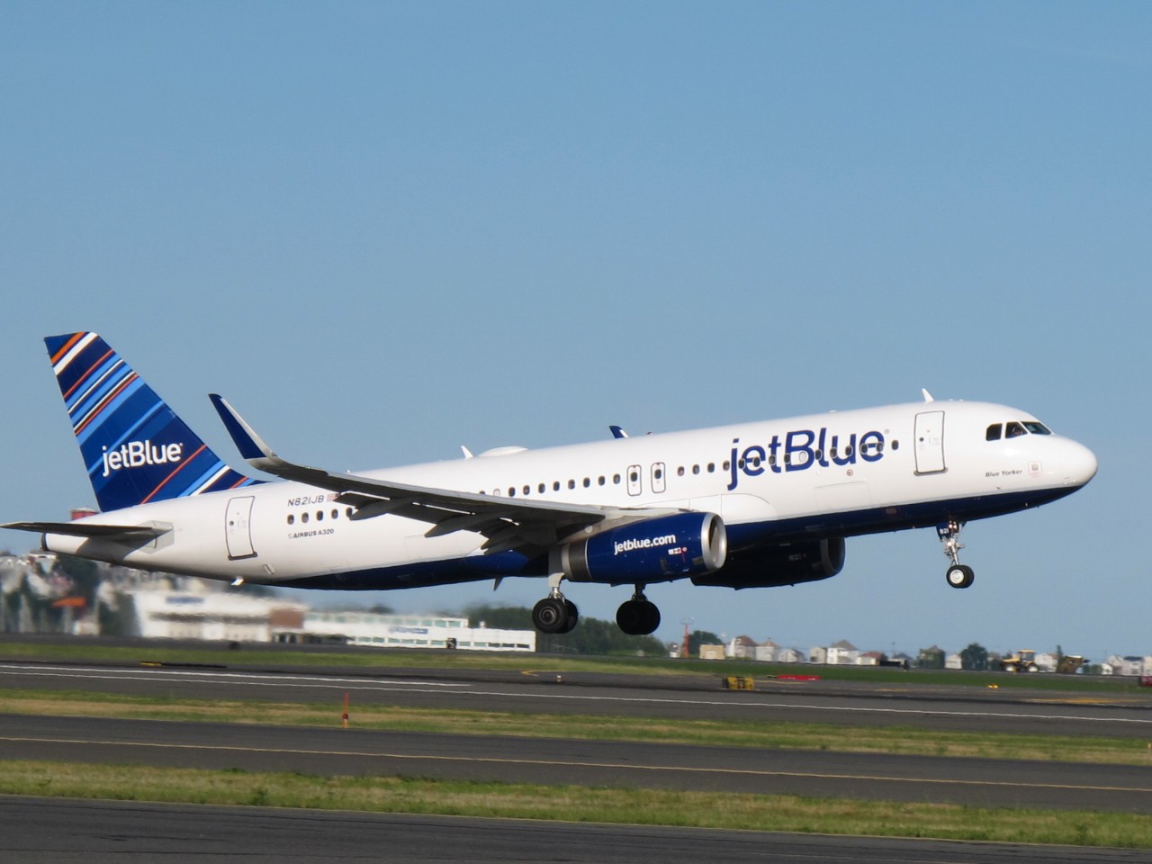 JetBlue Review Still Worth Flying with in 2024?