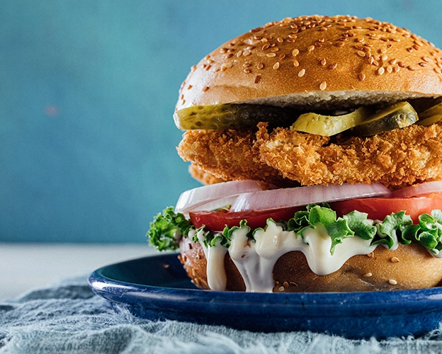 a cultivated meat chicken burger