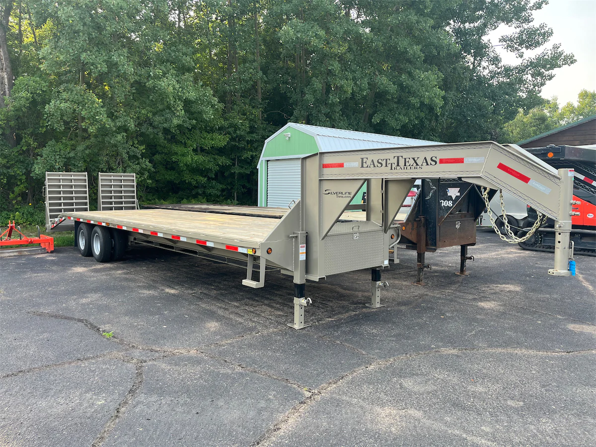 East Texas 32' Gooseneck 24K Siren Rentals Heavy Equipment Rentals