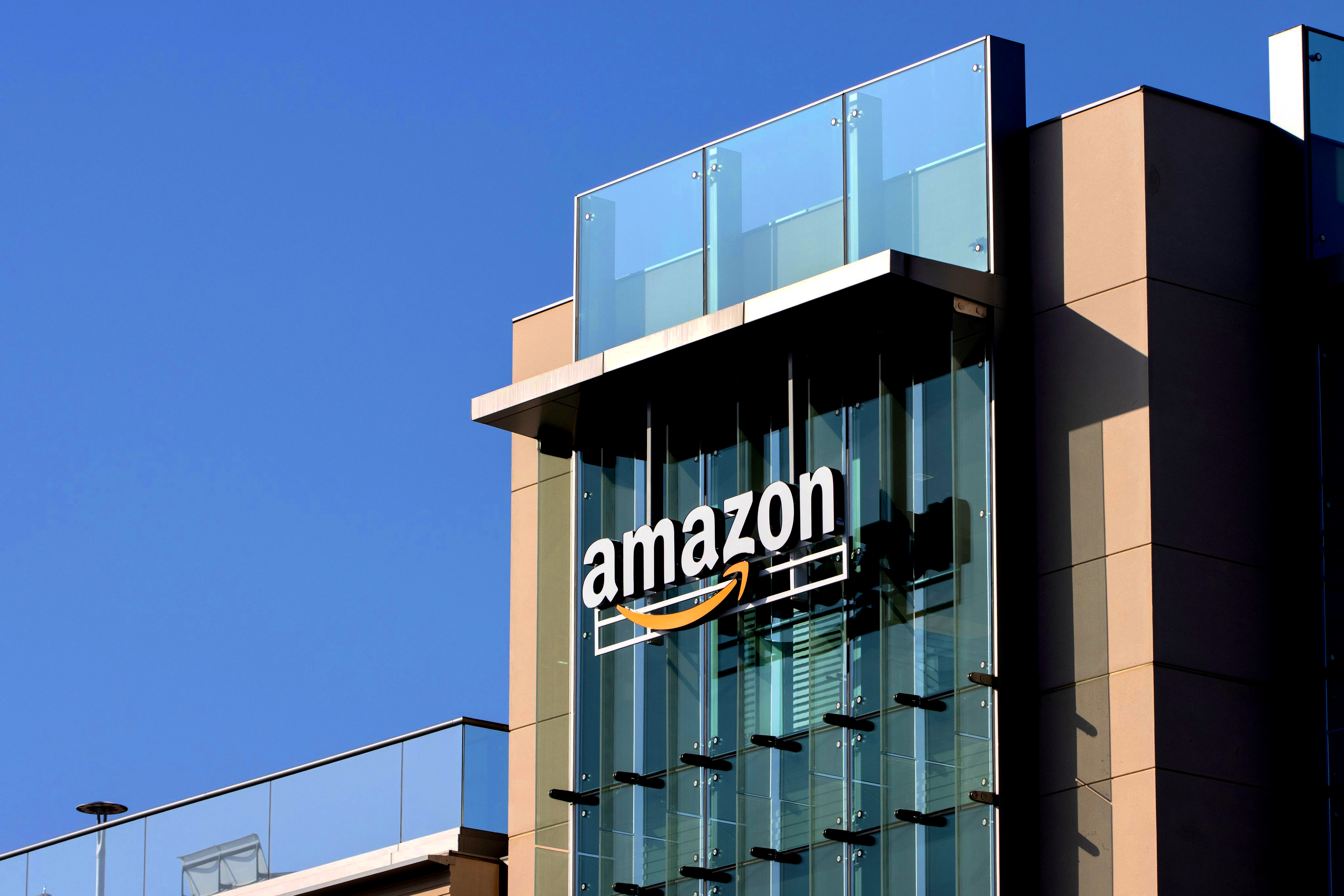 Amazon shrinks, wiping 1 trillion in market value