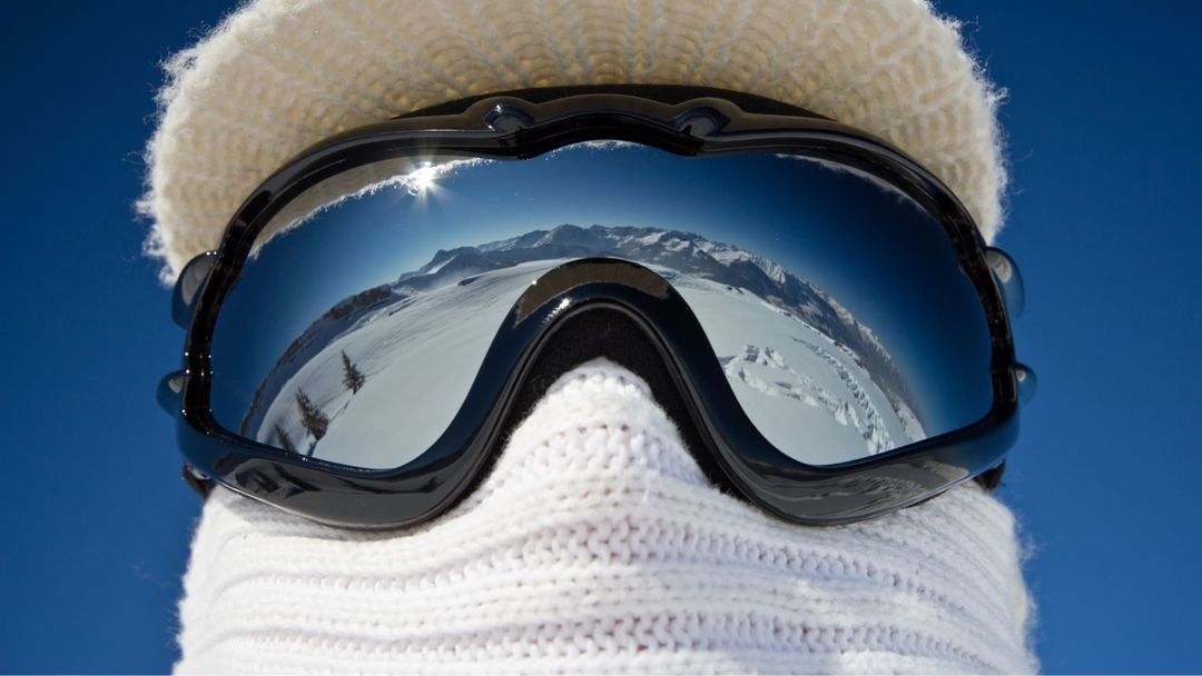 10 Best Neck Gaiters For Skiing & Snowboarding In 2023