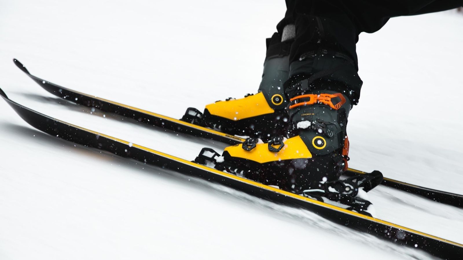 8 Best Ski Boots For Beginner Skiers