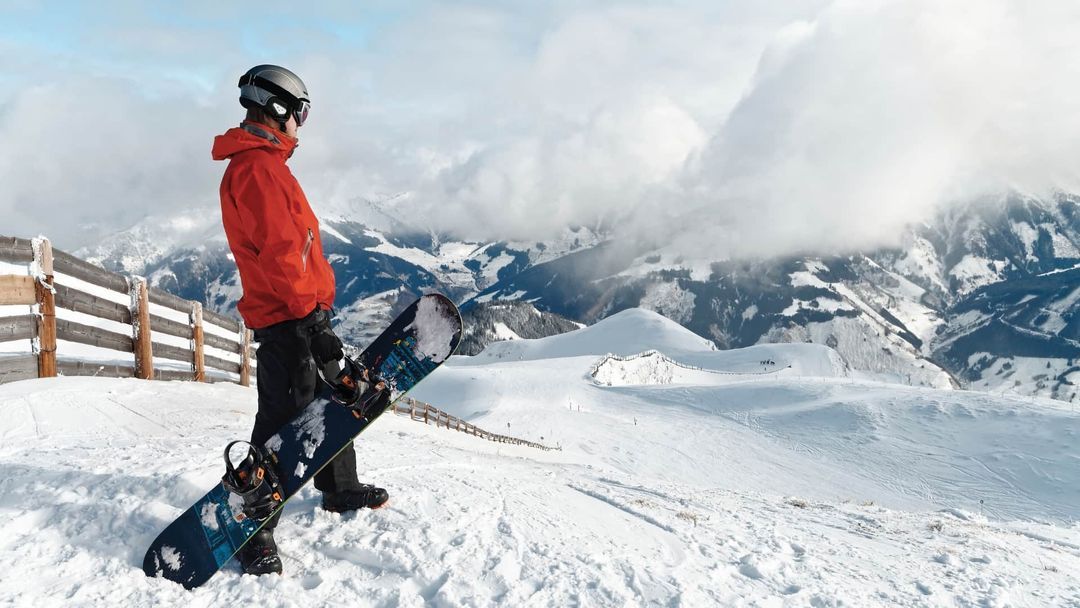 Skiing vs Snowboarding Which One Is Better For Me?