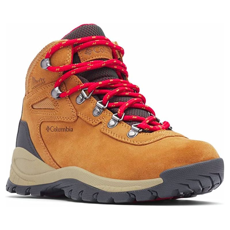 7 Best Hiking Shoes For Flat Feet (2023)