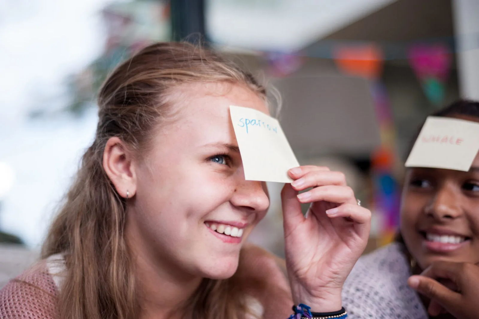 10 Fun and Engaging Icebreaker Games for Team Building Activity - PlayTours