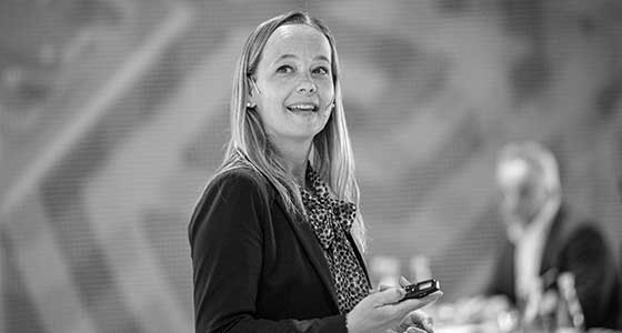 A female presenter is giving a presentation.