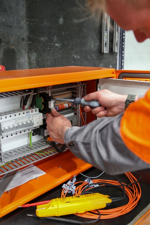 Qualified electrician from Q State Electrical providing Northside and Southside Brisbane with electrical services