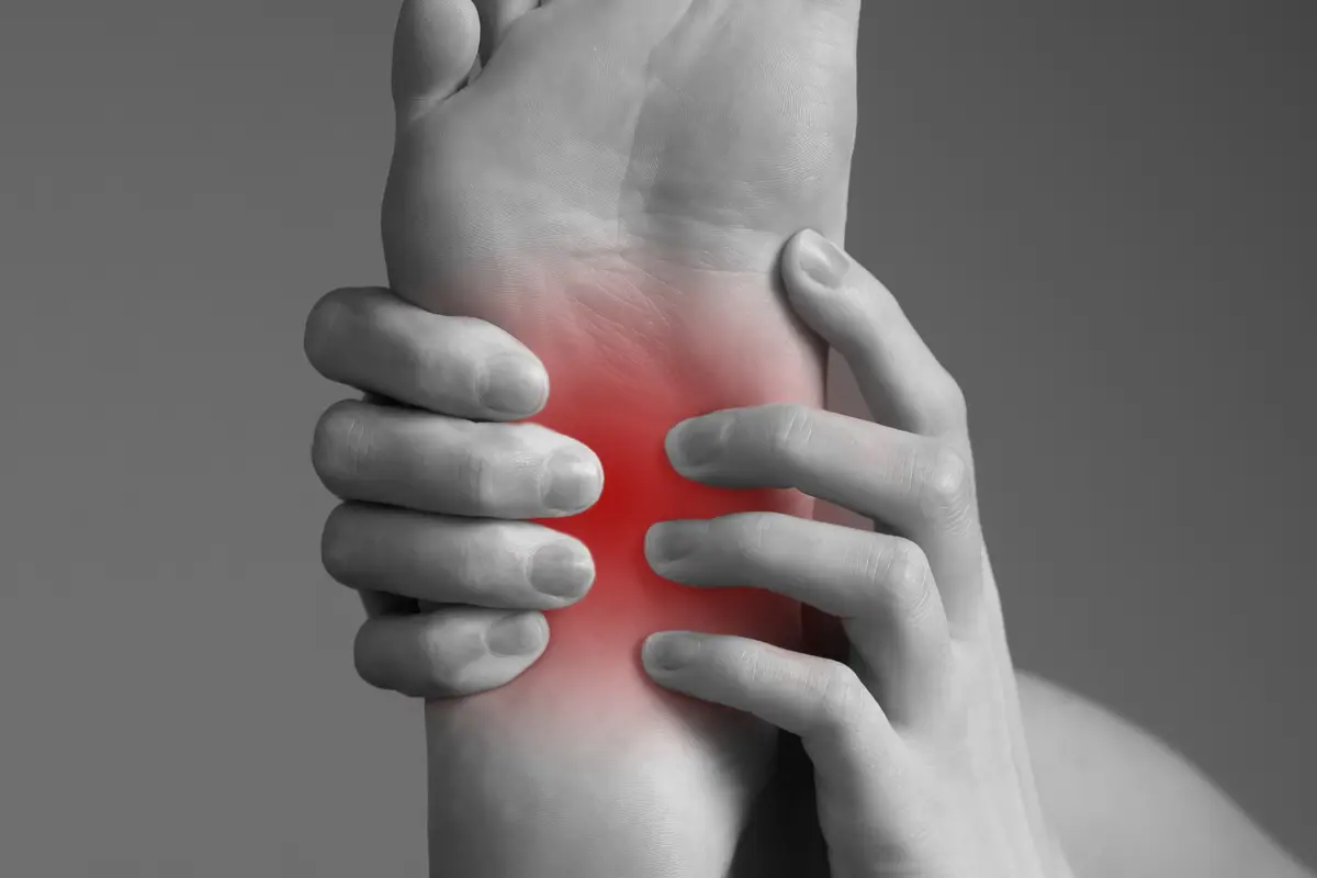 Dealing with Inner Arch Foot Pain? Here's What You Need to Know