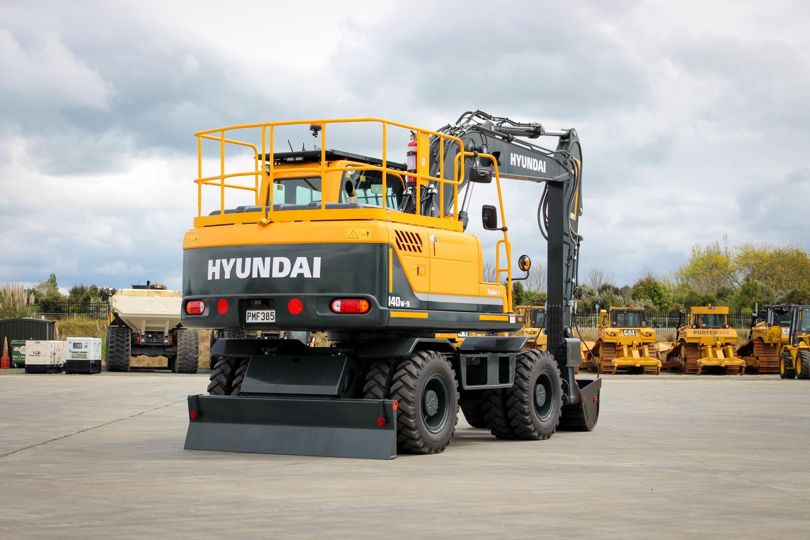 Porter Equipment | New Hyundai R140W-9